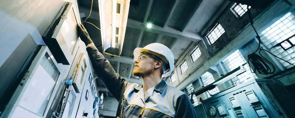 Real Career Opportunities: Relay Technicians — What the Job Is, Who’s Hiring, and How Much It Pays Post image